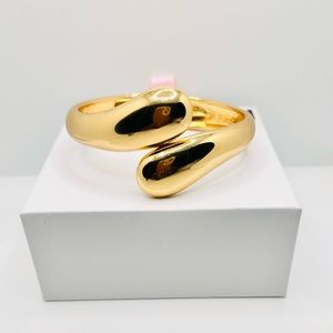 Wrap bangle bracelet 💕